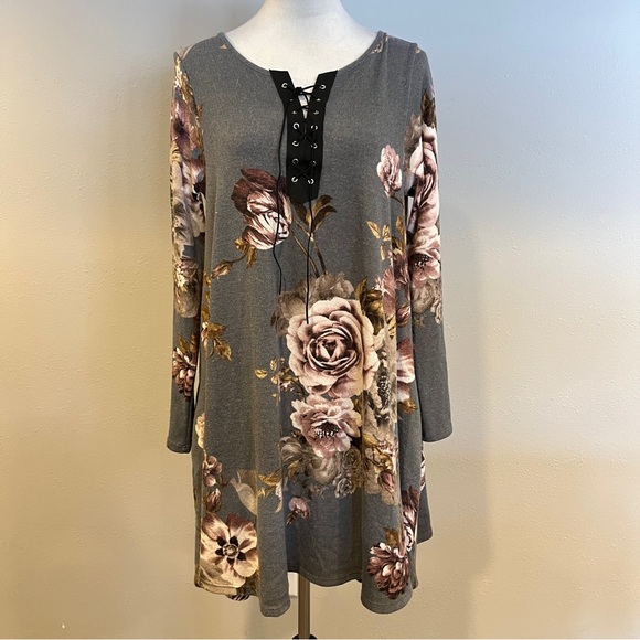 Bellamie Dresses & Skirts - Floral Lace-Up long sleeves Swing sweater Dress size large